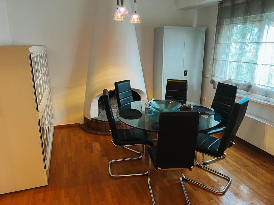Glyfada Center Spacious Apartment