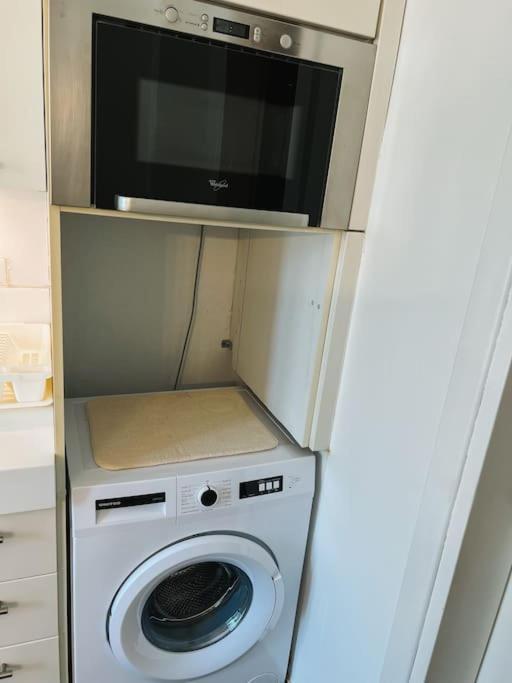 Glyfada Center Spacious Apartment *